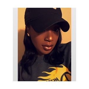 Meet your Posher, Vee